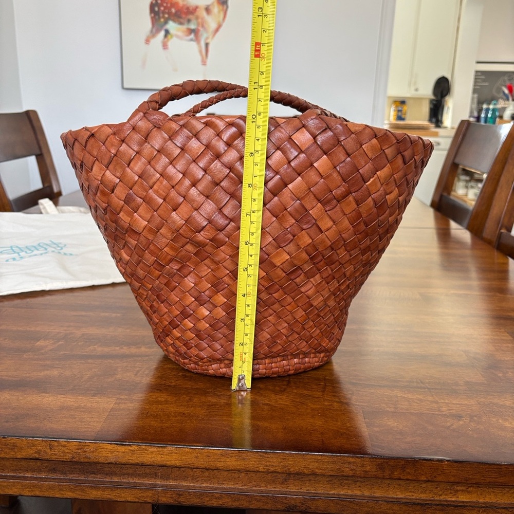 Dragon Diffusion Authentic Tan “Egola” Woven Leather Tote Bag - Picture 4 of 11